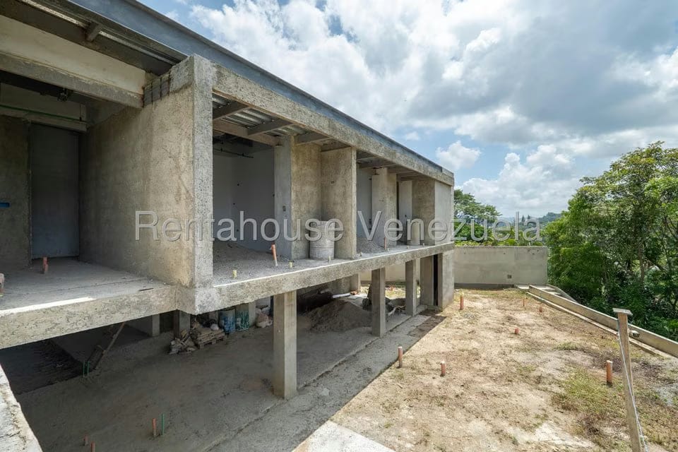 Casa (Duplex) en Venta en Santa Paula, Distrito Metropolitano - 65