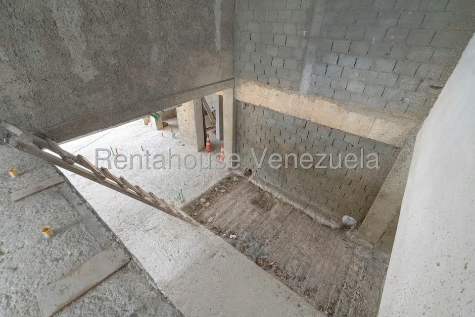 Casa (Duplex) en Venta en Santa Paula, Distrito Metropolitano - 66