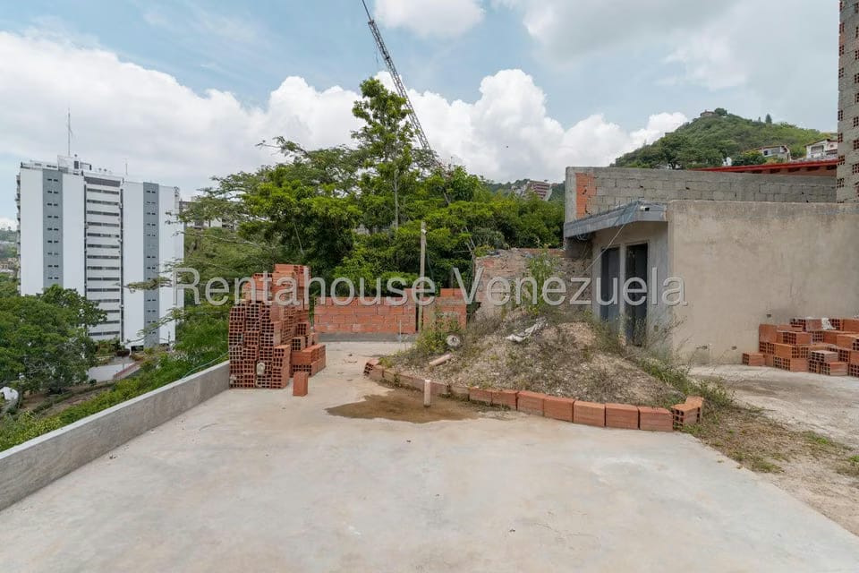 Casa (Duplex) en Venta en Santa Paula, Distrito Metropolitano - 71