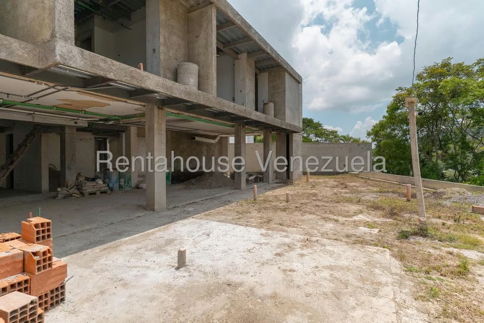 Casa (Duplex) en Venta en Santa Paula, Distrito Metropolitano - 76