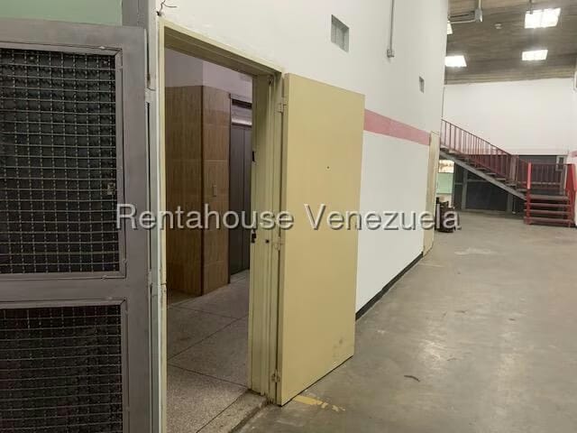 Comercial (Local Comercial) en Alquiler en Boleita Sur, Distrito Metropolitano - 9