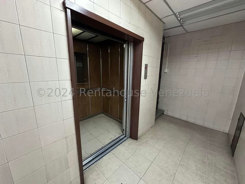 Comercial (Galpon - Deposito) en Alquiler en Parroquia Altagracia, Distrito Metropolitano - 40