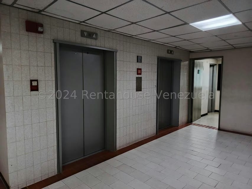 Comercial (Oficina) en Venta en Macaracuay, Distrito Metropolitano - 8