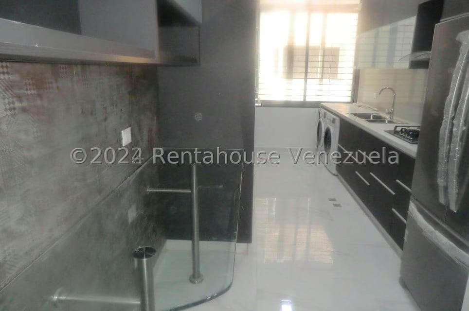 Apartamento (1 Nivel) en Alquiler en Los Chorros, Distrito Metropolitano - 11