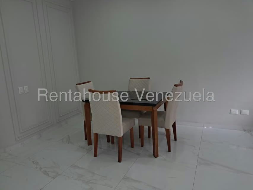 Apartamento (1 Nivel) en Alquiler en Los Chorros, Distrito Metropolitano - 24