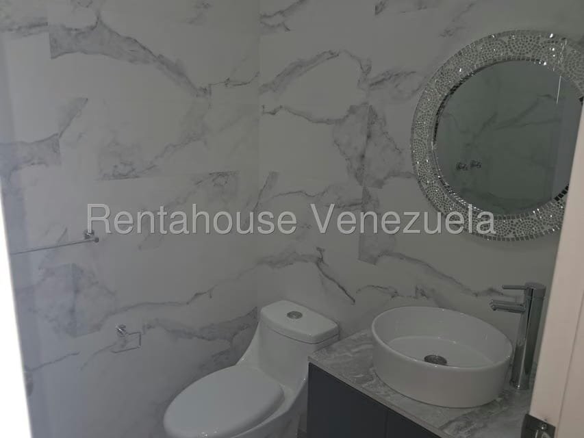 Apartamento (1 Nivel) en Alquiler en Los Chorros, Distrito Metropolitano - 32