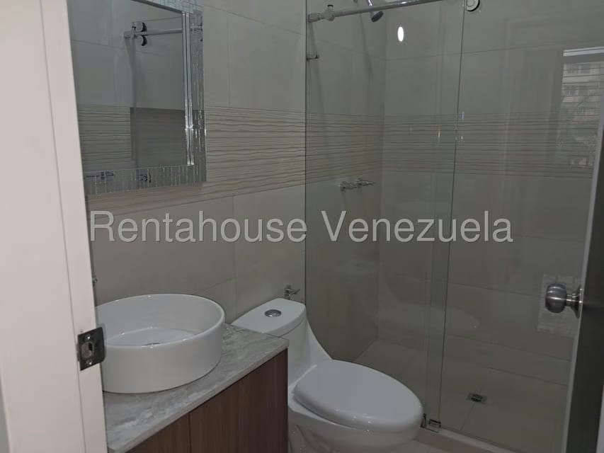 Apartamento (1 Nivel) en Alquiler en Los Chorros, Distrito Metropolitano - 34
