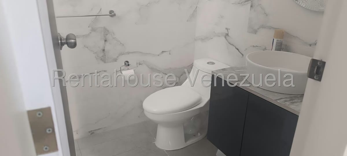 Apartamento (1 Nivel) en Alquiler en Los Chorros, Distrito Metropolitano - 39