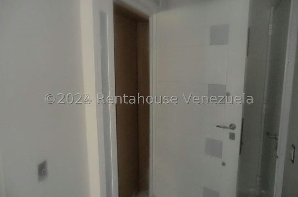 Apartamento (1 Nivel) en Alquiler en Los Chorros, Distrito Metropolitano - 5