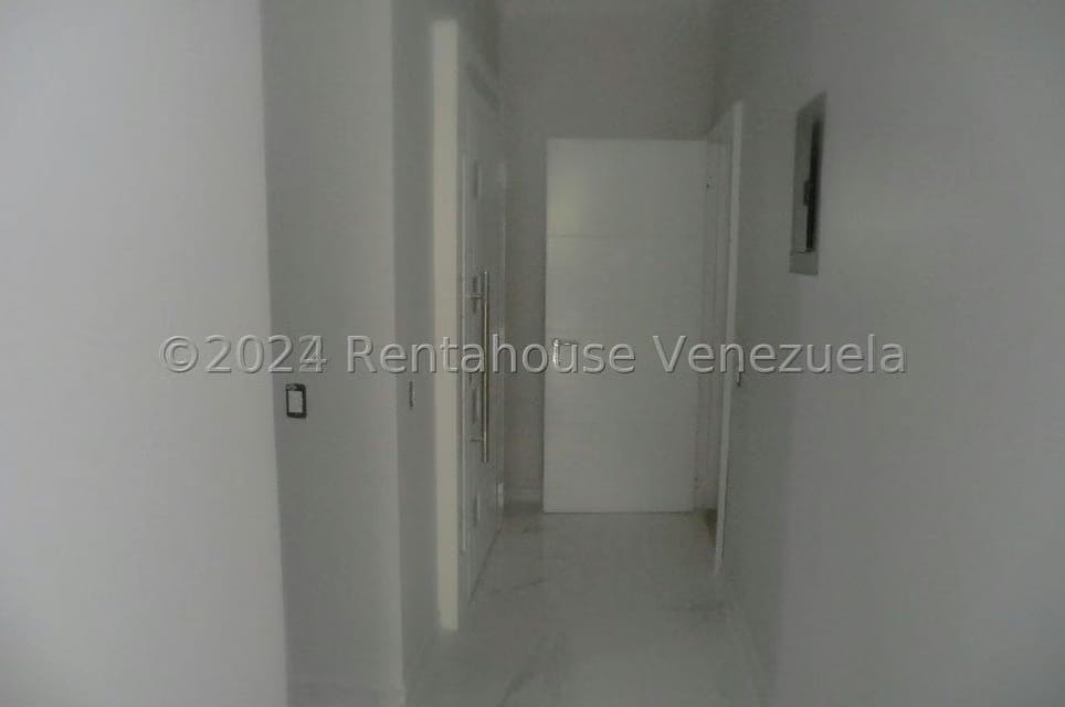 Apartamento (1 Nivel) en Alquiler en Los Chorros, Distrito Metropolitano - 7