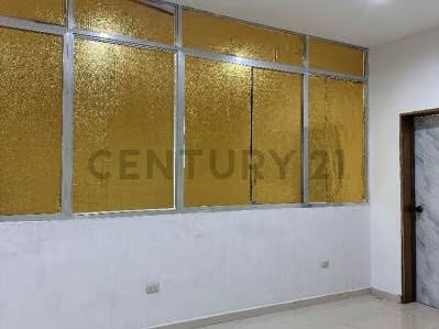 Oficina amplia en 3er piso *con ascensor* En venta - 2