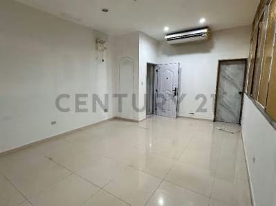 Oficina amplia en 3er piso *con ascensor* En venta - 3