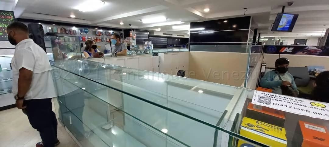 Comercial (Local Comercial) en Alquiler en Los Cortijos de Lourdes, Distrito Metropolitano - 2