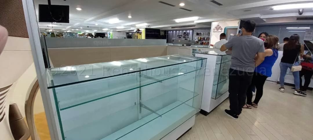 Comercial (Local Comercial) en Alquiler en Los Cortijos de Lourdes, Distrito Metropolitano - 3