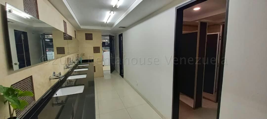 Comercial (Local Comercial) en Alquiler en Los Cortijos de Lourdes, Distrito Metropolitano - 6