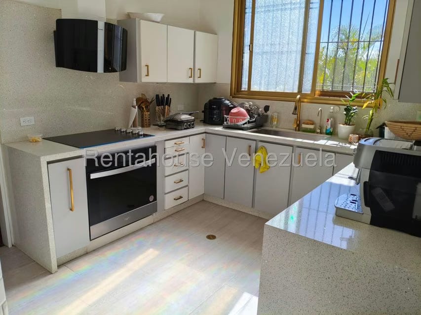 Apartamento (1 Nivel) en Alquiler en Los Palos Grandes, Distrito Metropolitano - 14