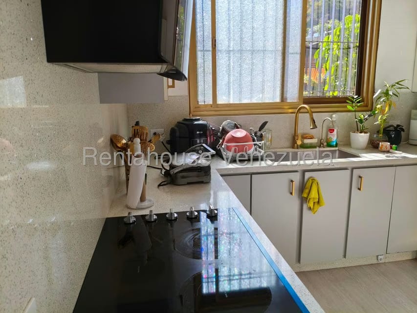 Apartamento (1 Nivel) en Alquiler en Los Palos Grandes, Distrito Metropolitano - 16