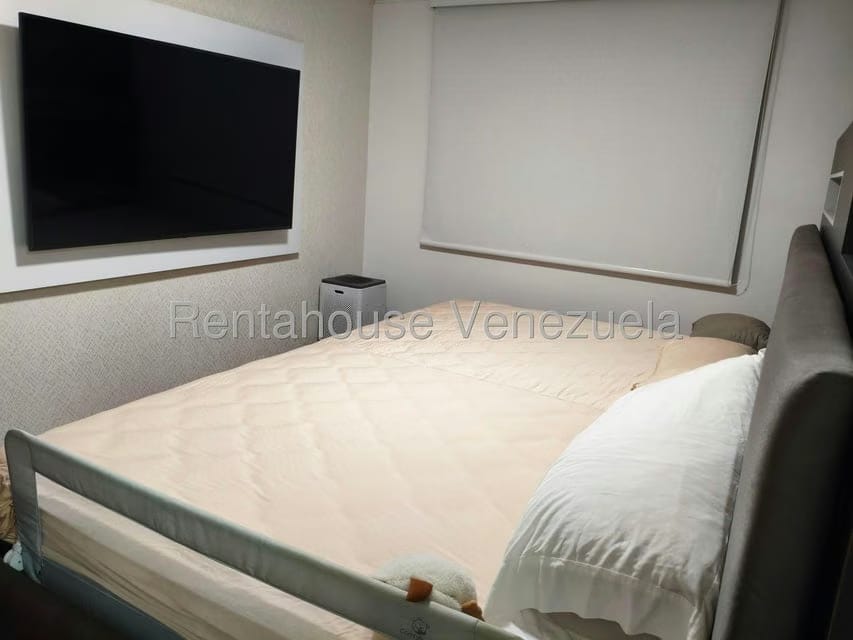 Apartamento (1 Nivel) en Alquiler en Los Palos Grandes, Distrito Metropolitano - 17