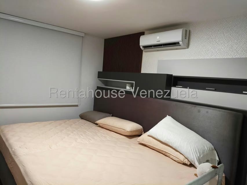 Apartamento (1 Nivel) en Alquiler en Los Palos Grandes, Distrito Metropolitano - 18