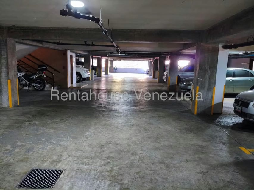 Apartamento (1 Nivel) en Alquiler en Los Palos Grandes, Distrito Metropolitano - 3
