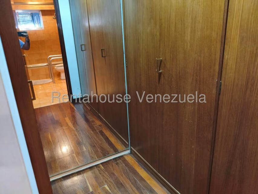 Apartamento (1 Nivel) en Alquiler en Los Palos Grandes, Distrito Metropolitano - 21