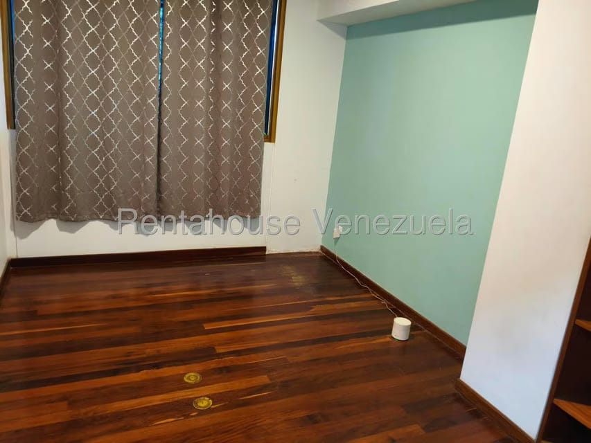 Apartamento (1 Nivel) en Alquiler en Los Palos Grandes, Distrito Metropolitano - 27