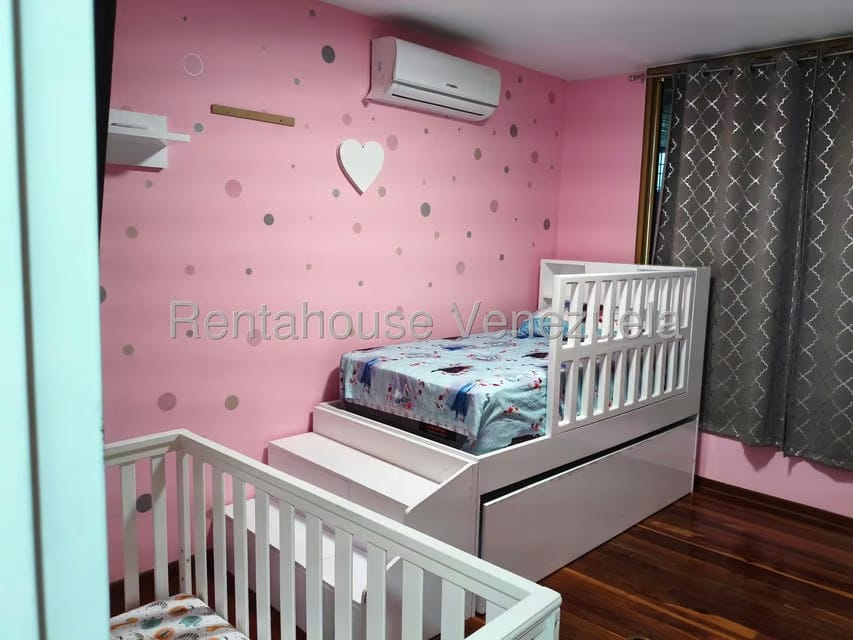 Apartamento (1 Nivel) en Alquiler en Los Palos Grandes, Distrito Metropolitano - 30