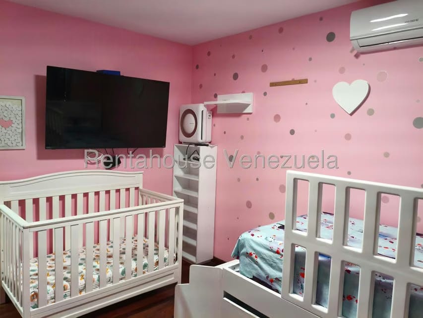 Apartamento (1 Nivel) en Alquiler en Los Palos Grandes, Distrito Metropolitano - 31