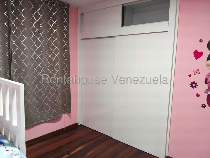 Apartamento (1 Nivel) en Alquiler en Los Palos Grandes, Distrito Metropolitano - 32