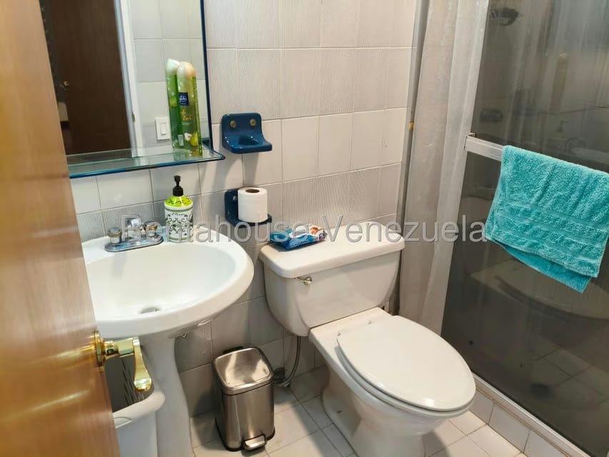 Apartamento (1 Nivel) en Alquiler en Los Palos Grandes, Distrito Metropolitano - 33