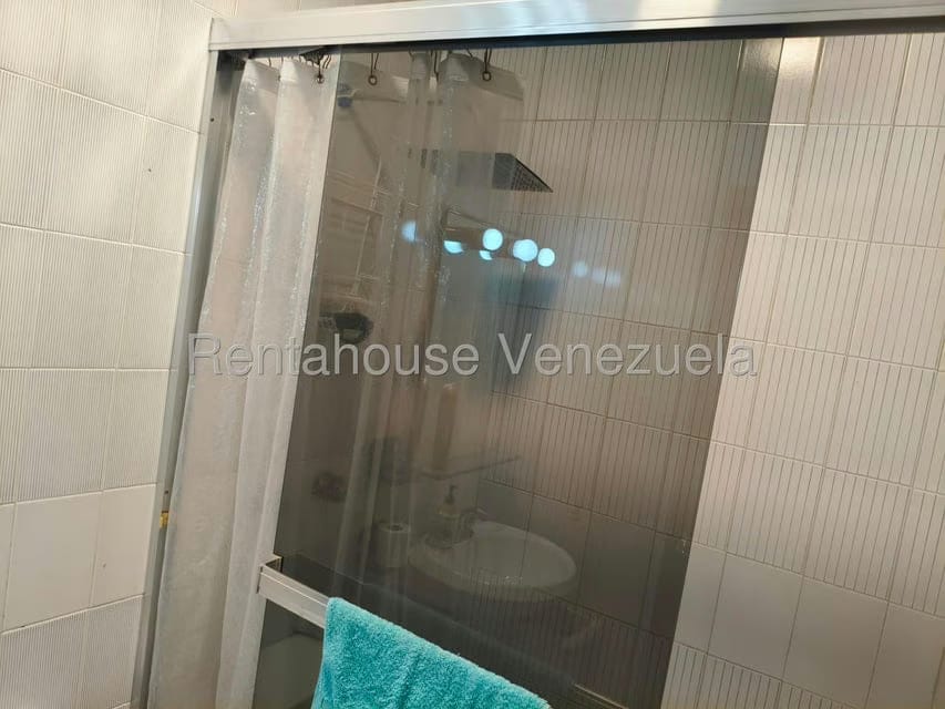 Apartamento (1 Nivel) en Alquiler en Los Palos Grandes, Distrito Metropolitano - 34