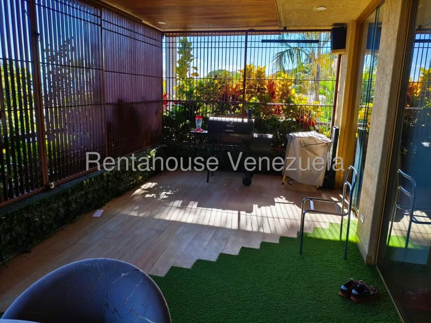 Apartamento (1 Nivel) en Alquiler en Los Palos Grandes, Distrito Metropolitano - 36