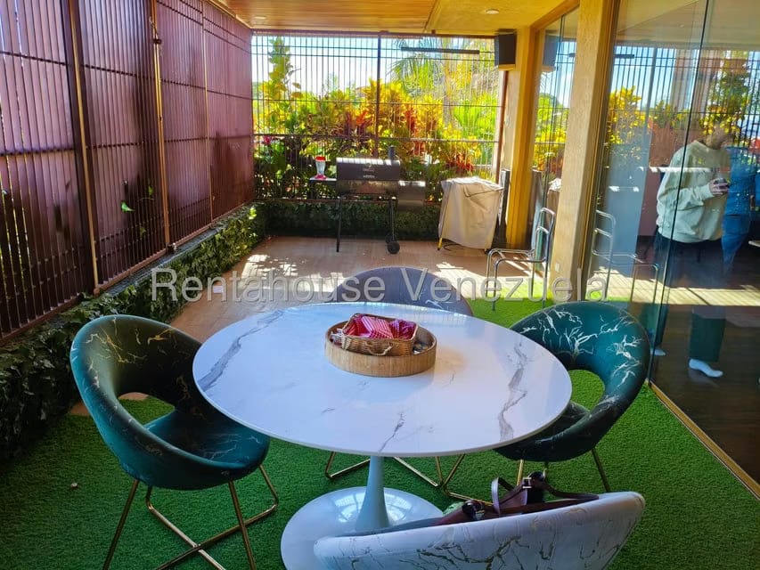 Apartamento (1 Nivel) en Alquiler en Los Palos Grandes, Distrito Metropolitano - 37