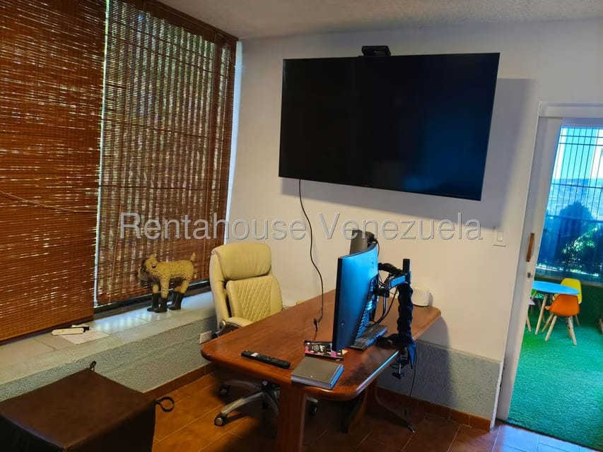 Apartamento (1 Nivel) en Alquiler en Los Palos Grandes, Distrito Metropolitano - 40