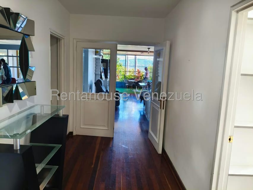 Apartamento (1 Nivel) en Alquiler en Los Palos Grandes, Distrito Metropolitano - 5