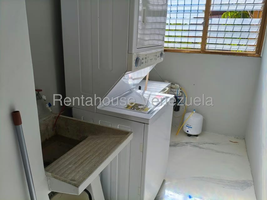 Apartamento (1 Nivel) en Alquiler en Los Palos Grandes, Distrito Metropolitano - 43