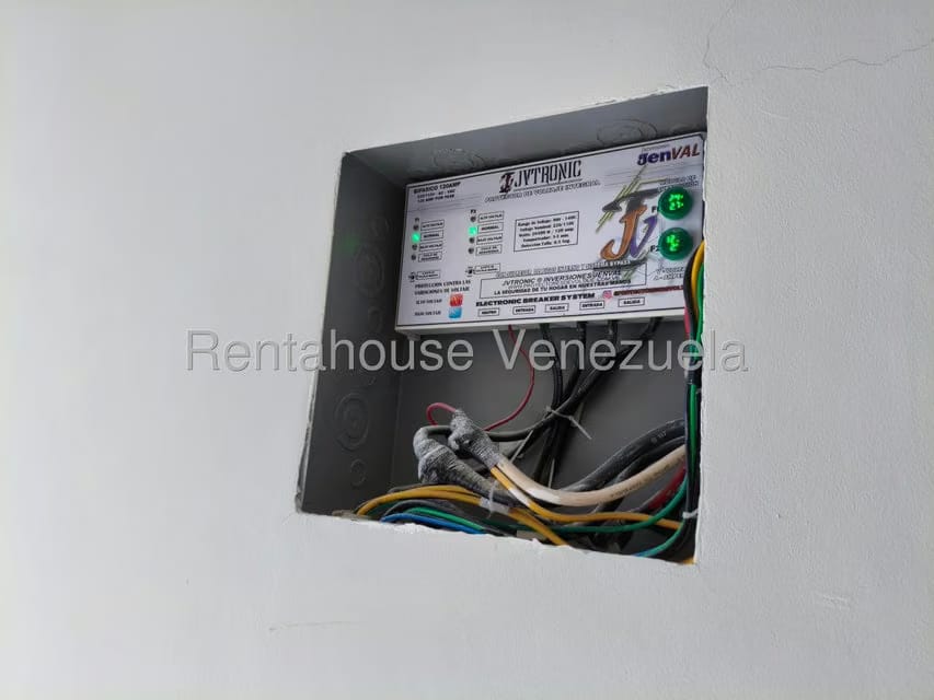 Apartamento (1 Nivel) en Alquiler en Los Palos Grandes, Distrito Metropolitano - 44