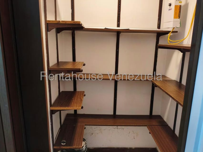 Apartamento (1 Nivel) en Alquiler en Los Palos Grandes, Distrito Metropolitano - 48