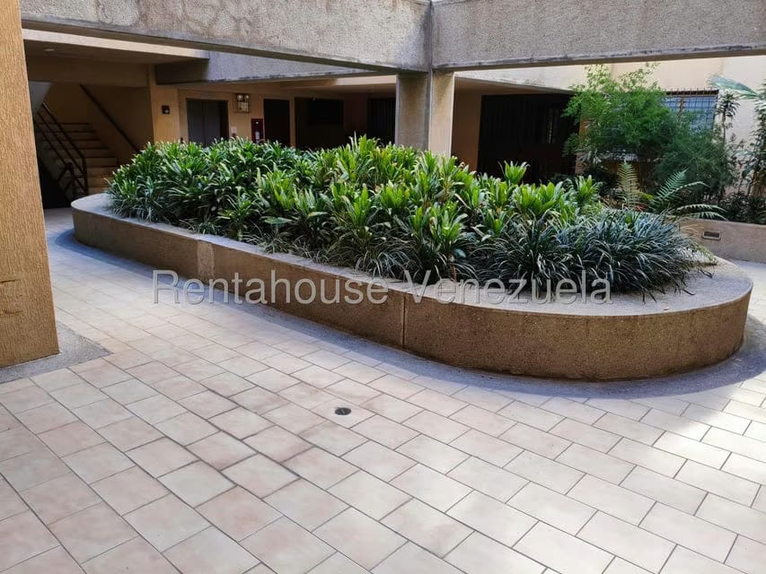 Apartamento (1 Nivel) en Alquiler en Los Palos Grandes, Distrito Metropolitano - 50