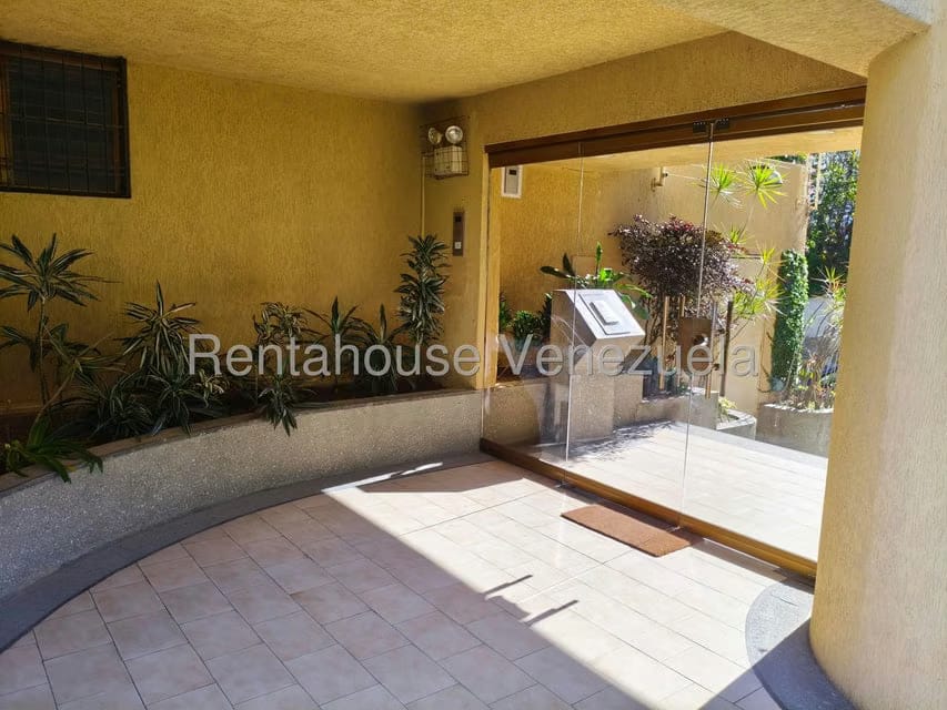 Apartamento (1 Nivel) en Alquiler en Los Palos Grandes, Distrito Metropolitano - 51