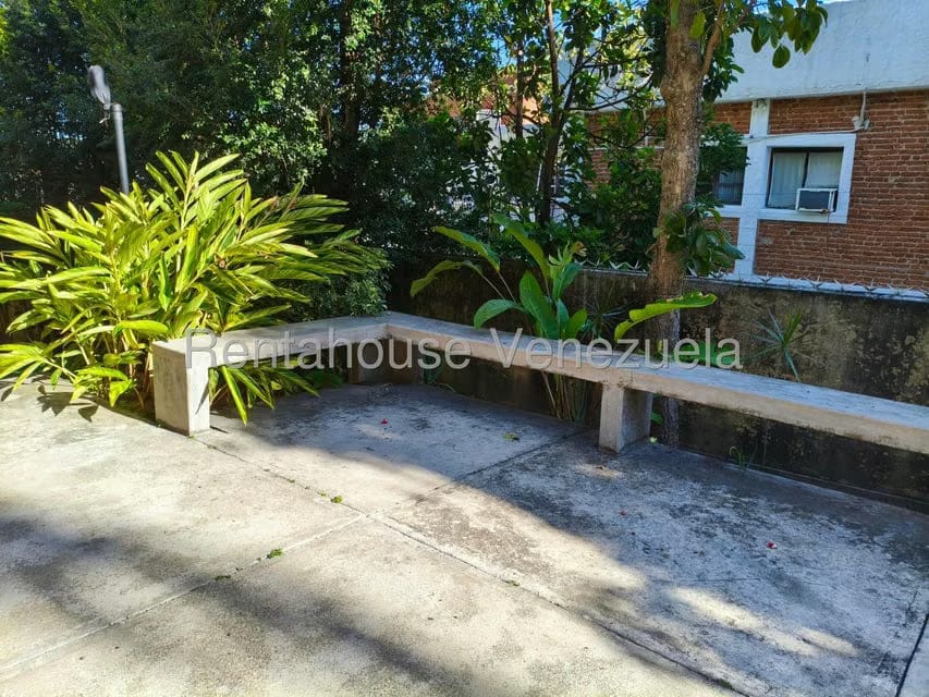 Apartamento (1 Nivel) en Alquiler en Los Palos Grandes, Distrito Metropolitano - 54