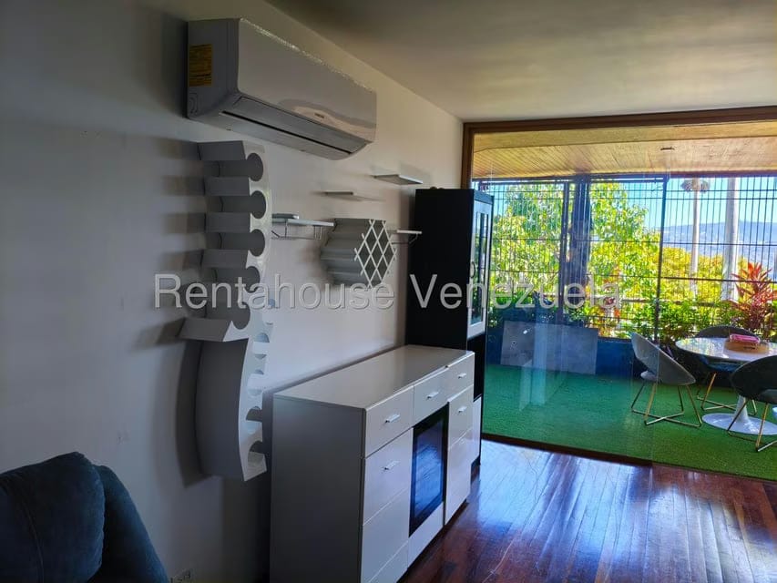 Apartamento (1 Nivel) en Alquiler en Los Palos Grandes, Distrito Metropolitano - 8