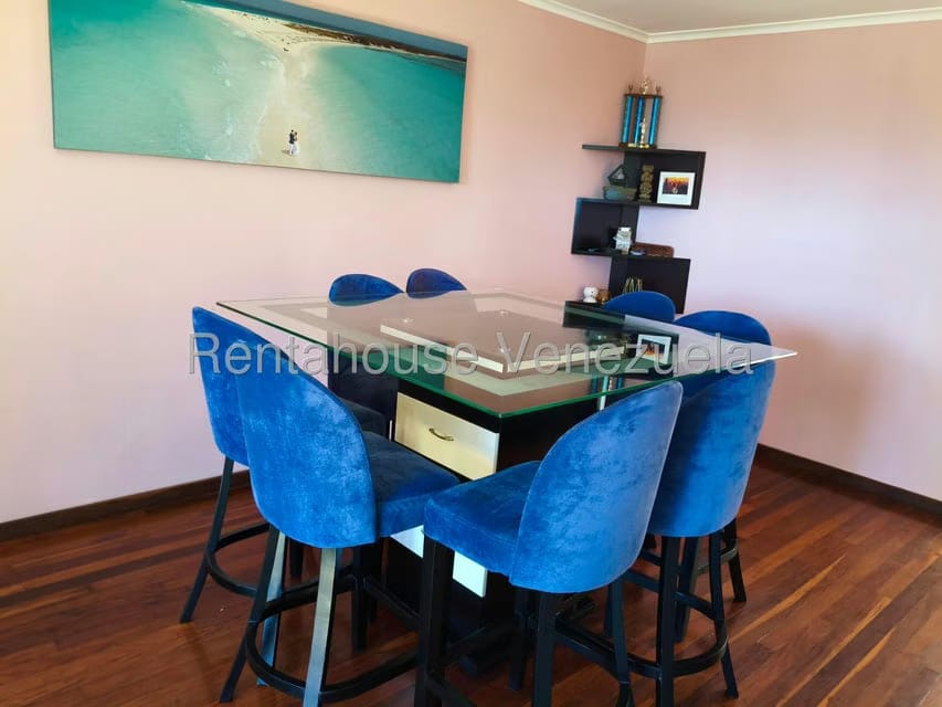 Apartamento (1 Nivel) en Alquiler en Los Palos Grandes, Distrito Metropolitano - 10
