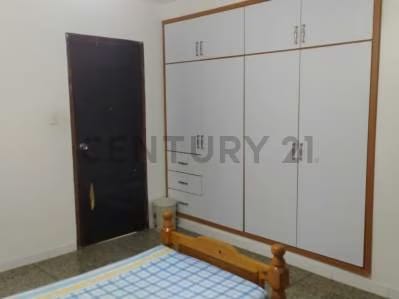 En Venta Casa con local comercial en Urb La Floresta en Avenida principal - 7