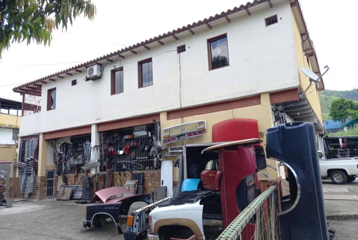 LOTE DE TERRENO Y FONDO DE COMERCIO GUÁRICO - 2