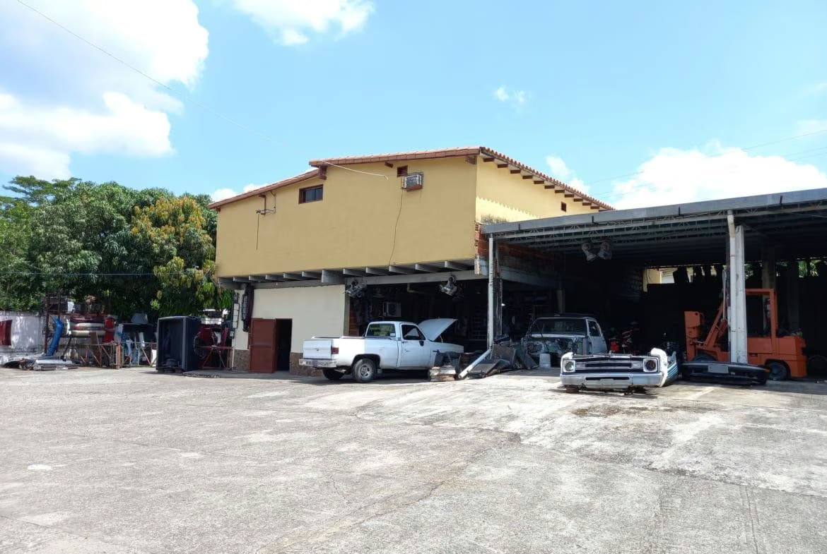 LOTE DE TERRENO Y FONDO DE COMERCIO GUÁRICO - 3