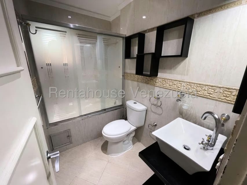 Apartamento (1 Nivel) en Venta en La Florida, Distrito Metropolitano - 13