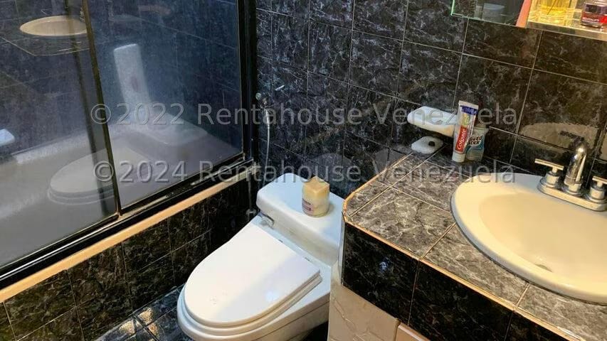 Casa (Duplex) en Venta en Cumbres de Curumo, Distrito Metropolitano - 13