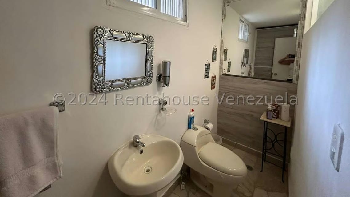 Casa (Duplex) en Venta en Cumbres de Curumo, Distrito Metropolitano - 9