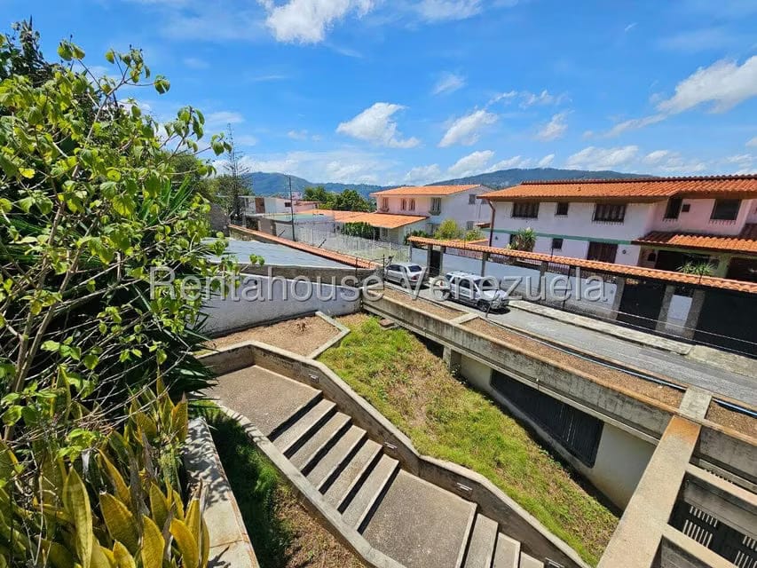 Casa (Multipes Niveles) en Venta en Cumbres de Curumo, Distrito Metropolitano - 3